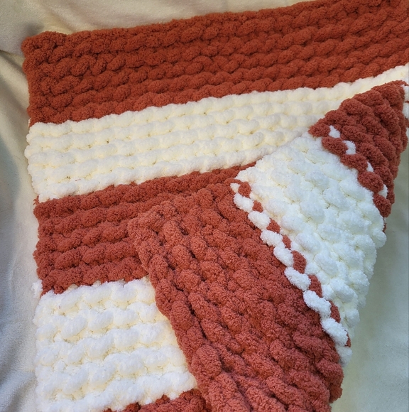 Hand-knit pet pad size small, approx. 17"×21" - Picture 4 of 5